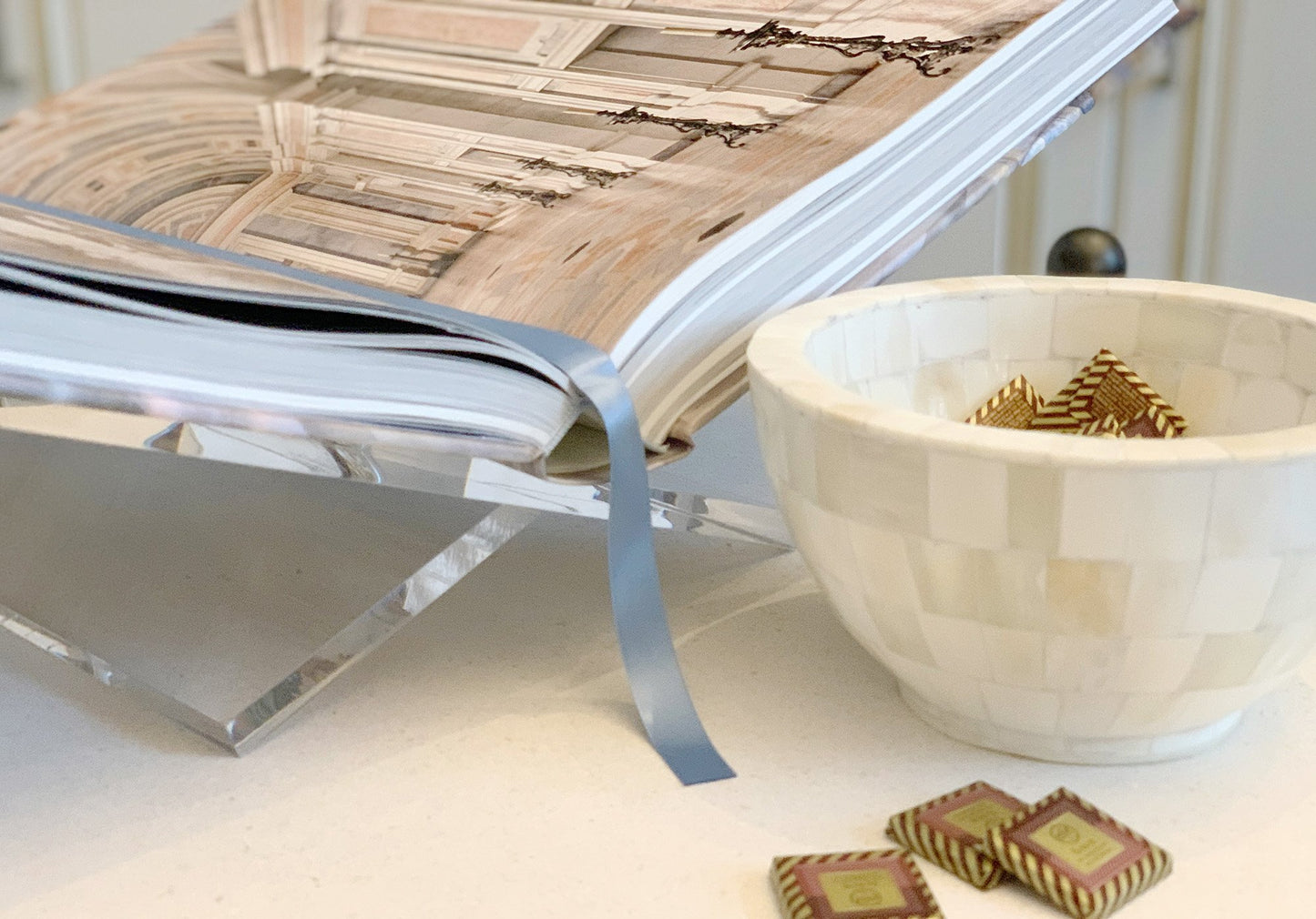 LUCITE GALERIE BOOK DISPLAY