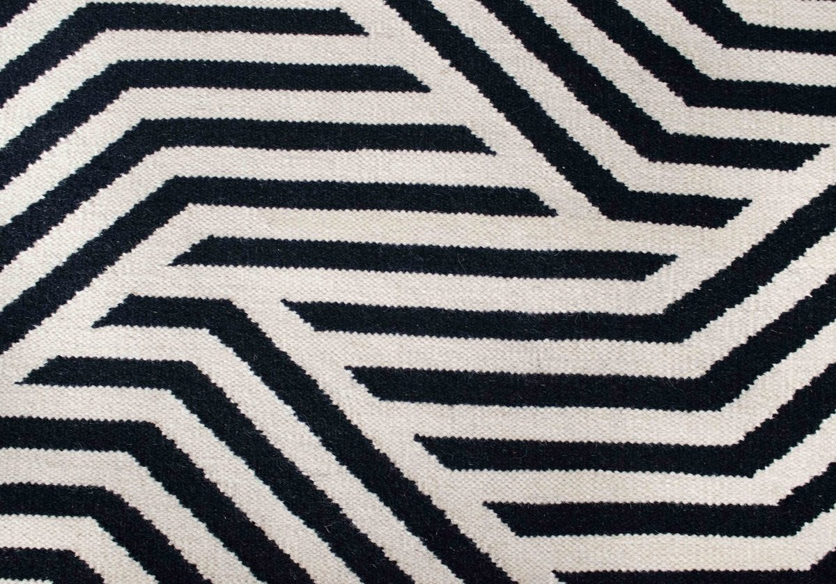 WOVEN CHEVRON RUG